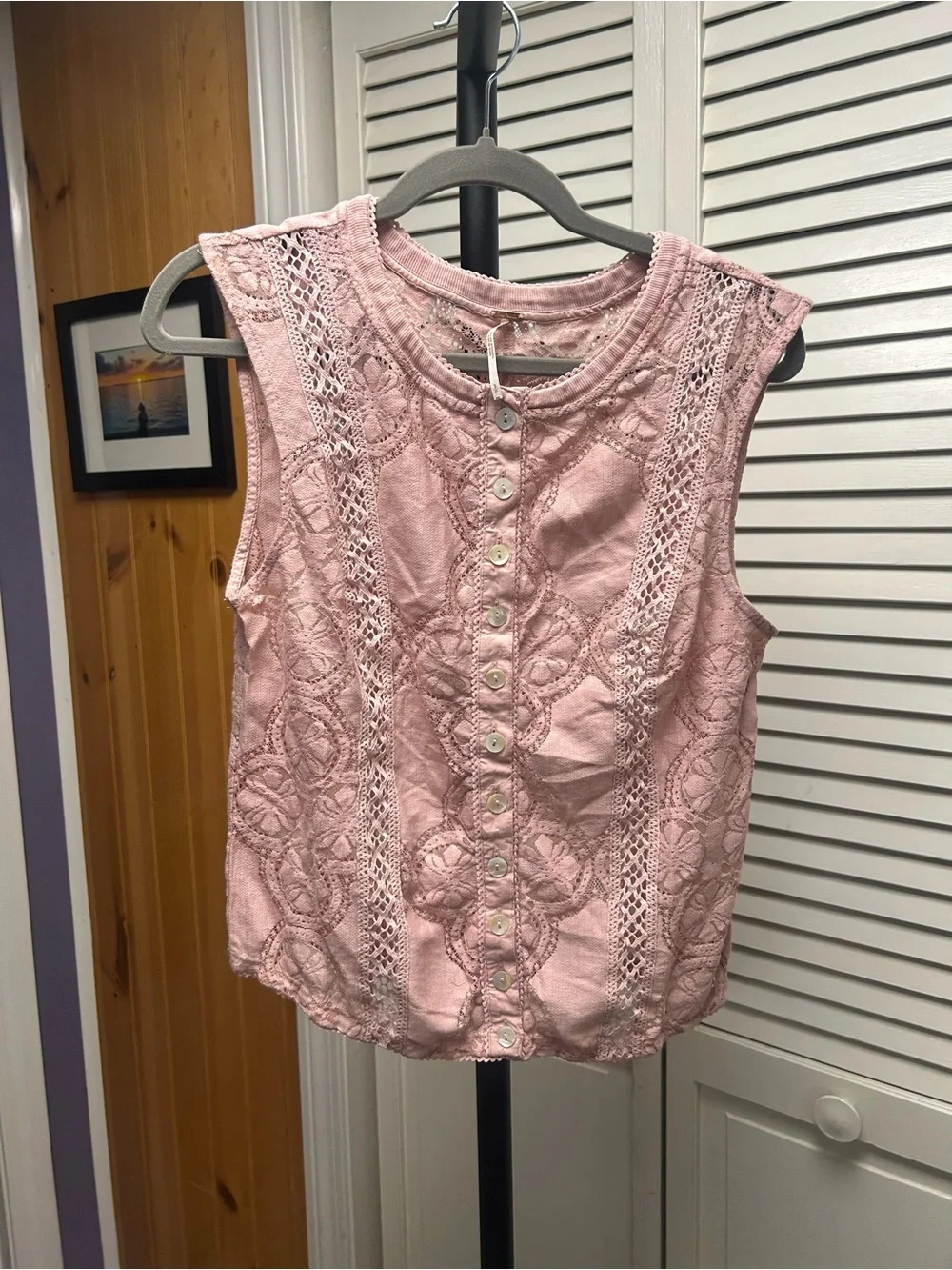 Nwot Sleeveless Pink Lace Button-Front Top